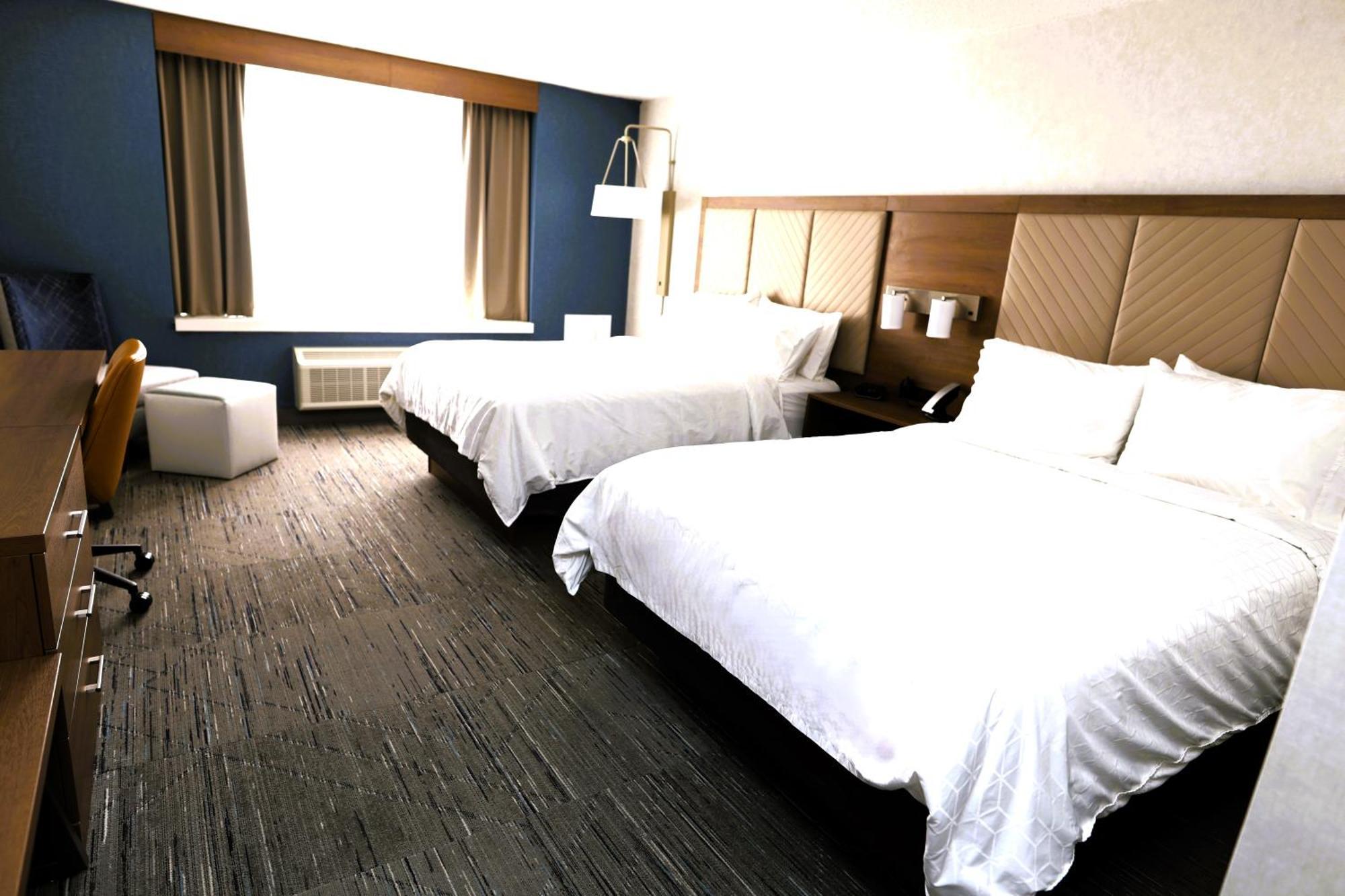 Holiday Inn Express Detroit-Birmingham By Ihg Exterior photo