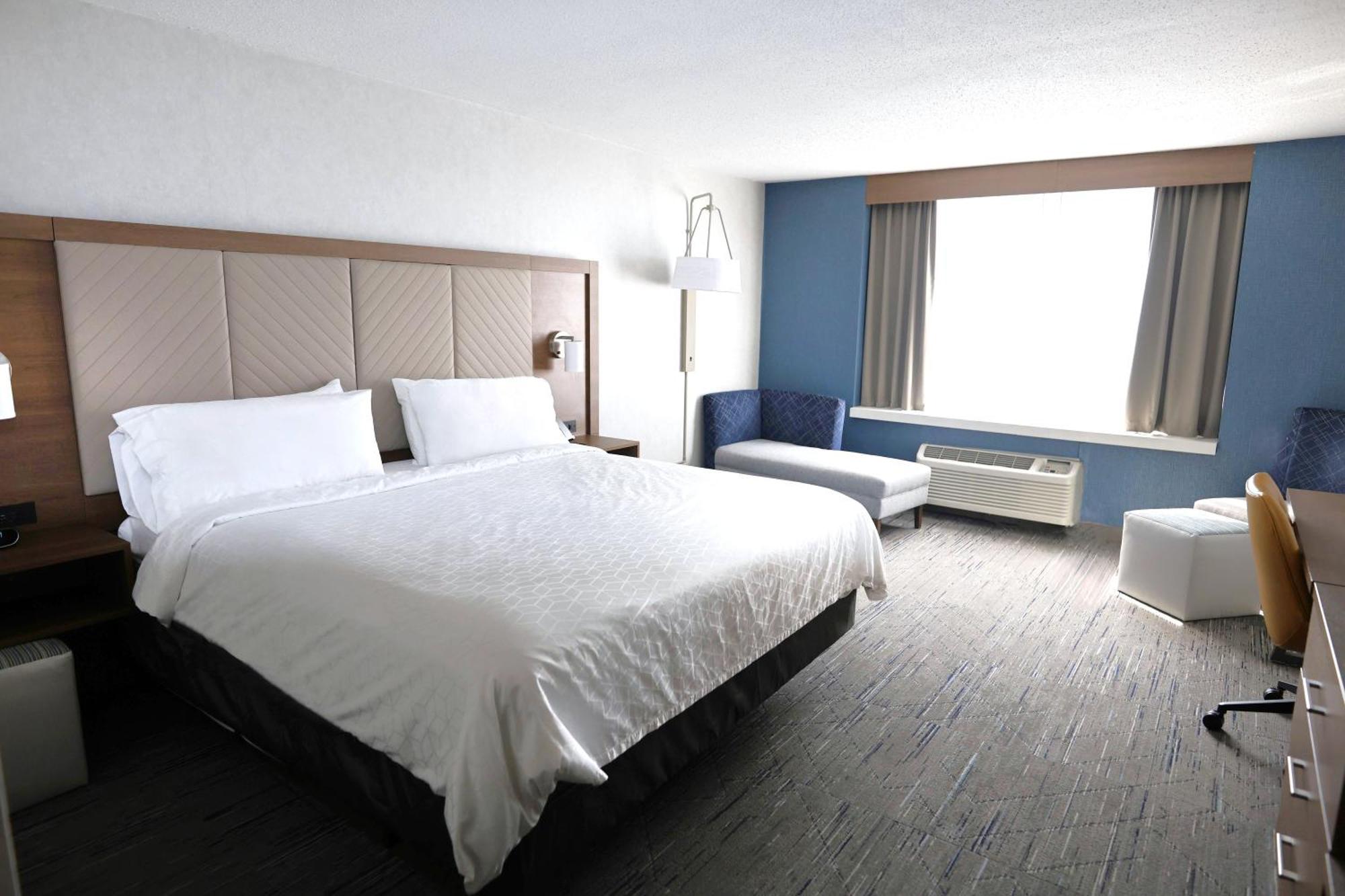 Holiday Inn Express Detroit-Birmingham By Ihg Exterior photo